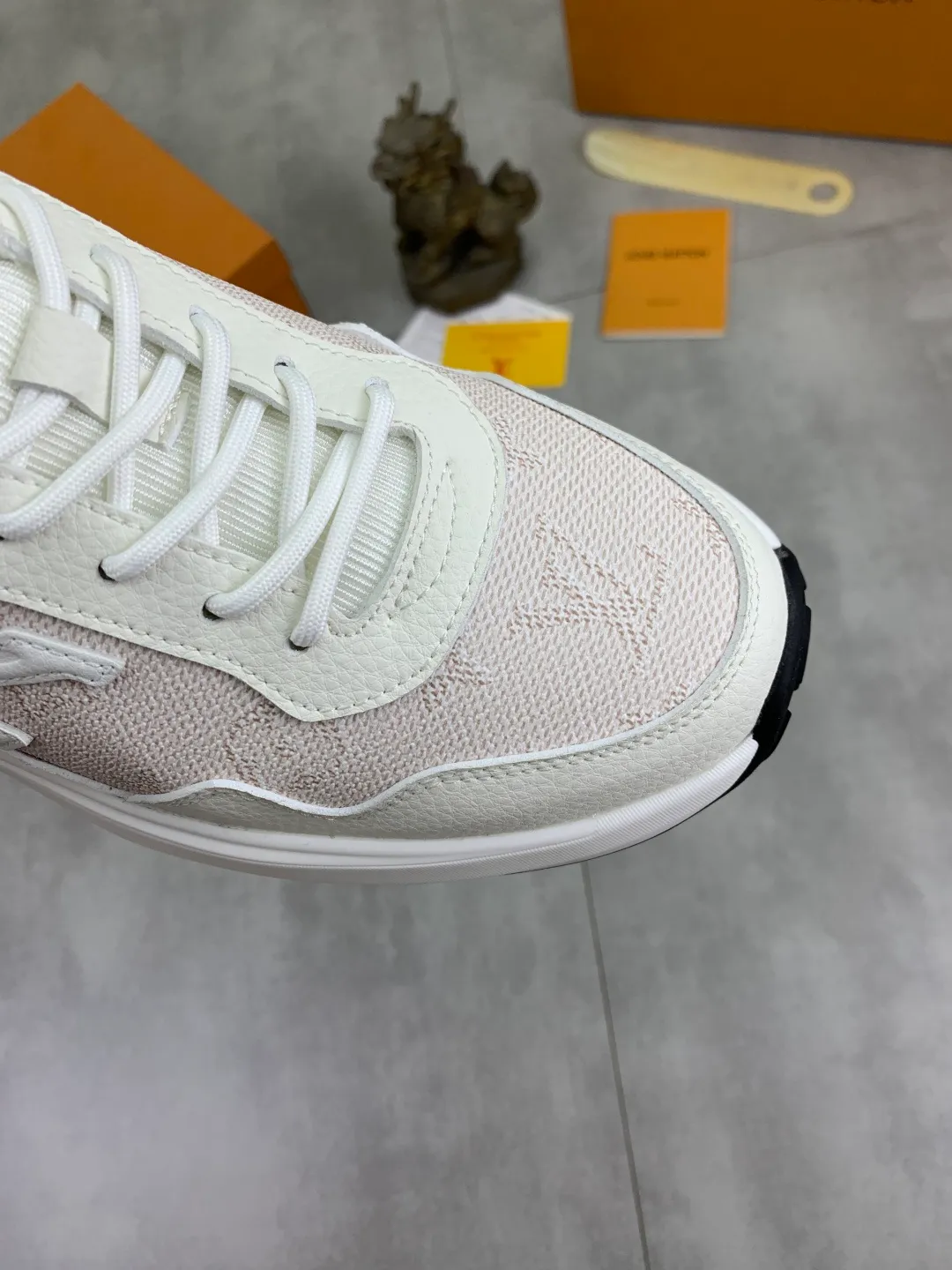 Men's shoes 💰P460 💰 [New model] 🆘 The latest model from LV official website 🎁 Casual and fashionable men's shoes 👟 Hot style 💥 Simple and elegant style, exclusive for trendy men. Unique latest brand elements from the official website 👑 Original decoration, fashionable and generous, the fabric is made of original calfskin ➕ Comfortable and breathable mesh lining ➕ Pigskin lining ✅The official website specifies wear-resistant casual outsole, the classic model is taken in real life🎬Color: 3️⃣colors available😍Number of codes: 38-44 (45 46 customized)